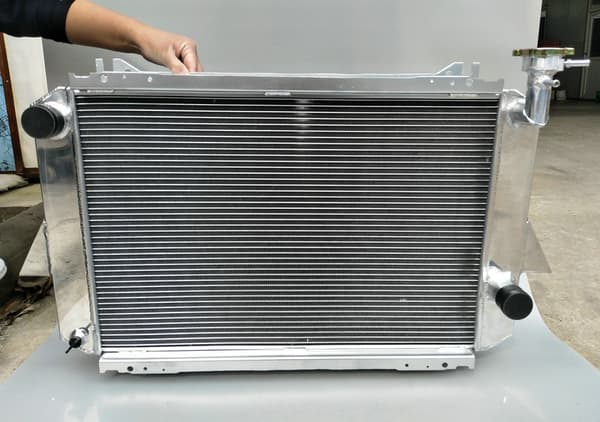 Aluminium Racing Kylare, 3 Rader, Optimerad Kylningseffektivitet, Direkt Passform för Nissan Patrol MQ P40
