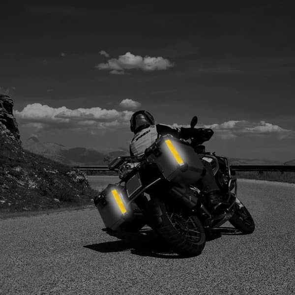 Rulle med motorcykelgodkänd reflekterande tejp, röd, 5 x 100 cm