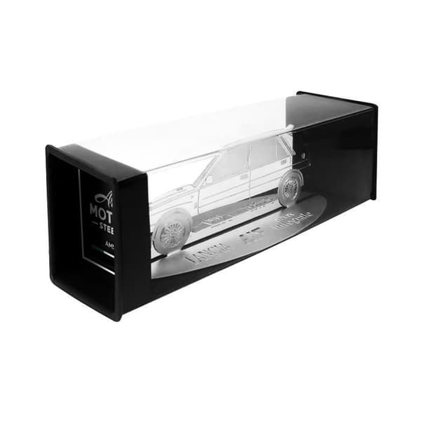 Dekorationsobjekt - Lancia - HF Delta Integrale - Graverad silhuett - Rostfritt stål - Transparent vitrin