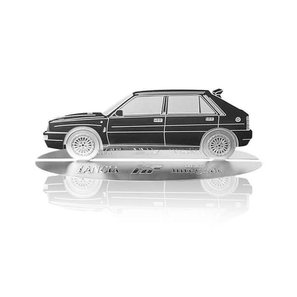 Dekorationsobjekt - Lancia - HF Delta Integrale - Graverad silhuett - Rostfritt stål - Transparent vitrin