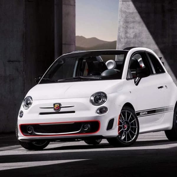 Självhäftande profil - Fiat - 500 Abarth - Röd - 3 mm x 300 cm - 1 rengöringsduk