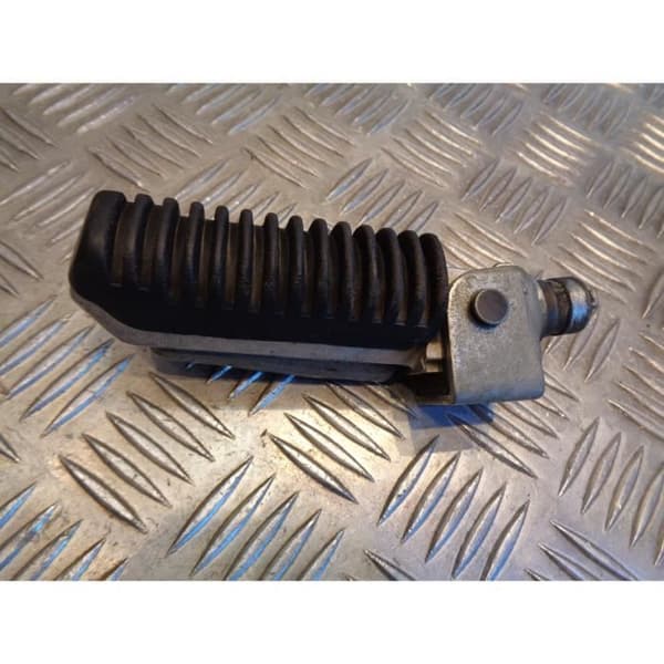 tallriksstöd höger fram fotblock motorcykel suzuki gsf 600 bandit js1a8- USED