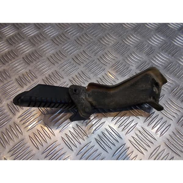 tallriksstöd vänster bak fotchock arg scooter suzuki 125 år- USED