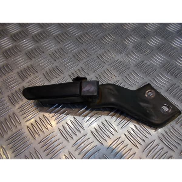 tallriksstöd vänster bak fotchock arg scooter suzuki 125 år- USED