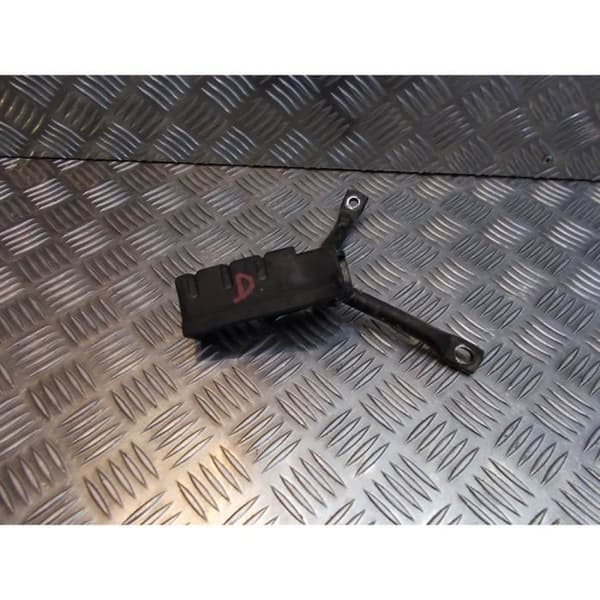 tallriksstöd höger bak fotchock skoter honda 125 dylan- USED