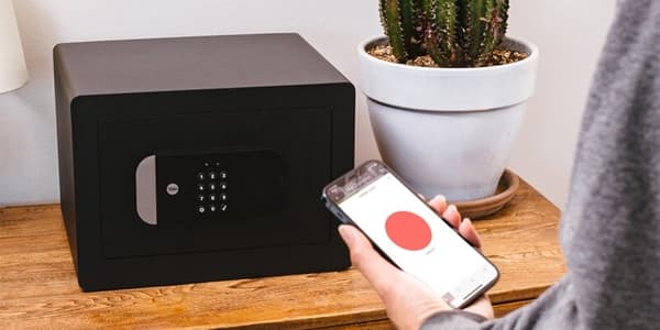 Yale Smart Safe -eristetty kassakaappi YSS/250/EB1 musta