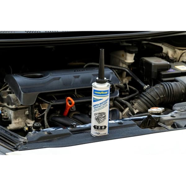 Moottorin puhdistusaine Goodyear Bensiini Diesel 300 ml