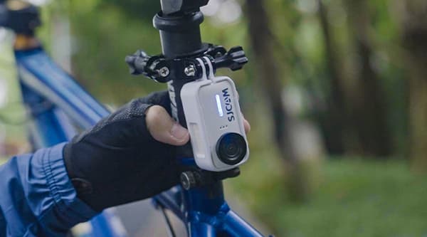 SJCAM C110+ hvidt sportskamera 4K30FPS 20MP vandtæt Wi-fi gyrostik