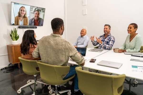POLY Studio X52 All-in-One-videobar uten radio eller strømledning GSA/TAA, Gruppevideokonferansesystem, 4K Ultra HD, 60 fps, 5x, Hvit
