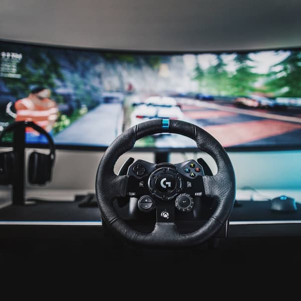 Logitech G G923 Racing Wheel ja -pedaalit Xbox X|S:lle, Xbox Onelle ja PC:lle