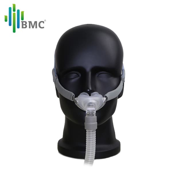 BMC CPAP Næsemaske, Komfortable Silikonepuder, Flere Størrelser Tilgængelige, Nem Justering af Hovedbånd