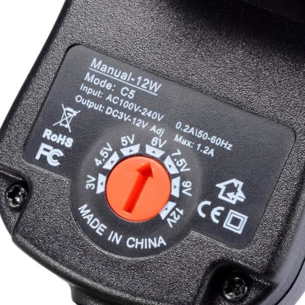 Strömadapter - Ej specificerad - 12W - 6 uttag - 3V till 12V - Inomhus