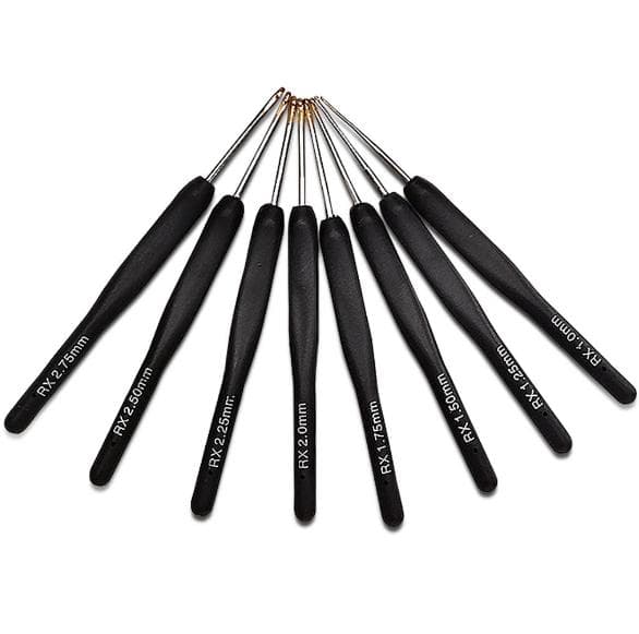 N026 - Setti sis. 8 kpl. ergonomisia neulontaneulaa
