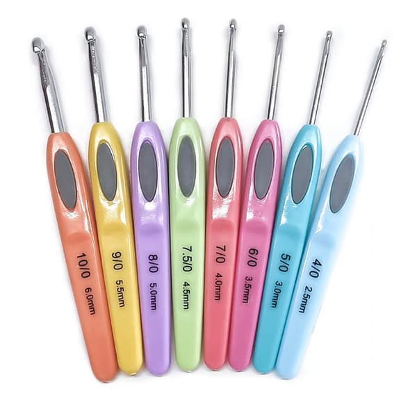 N023 - Setti sis. 9 kpl. ergonomisia neulontaneulaa