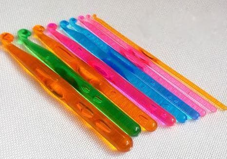 N040 - Sæt med 9 stk. hæklenåle - Transparent plastik