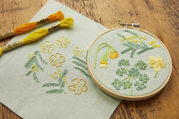 Broderisett med 2 blomstermotiver fra DMC Mindfulness