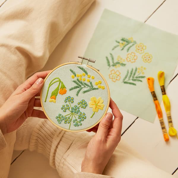 Broderisett med 2 blomstermotiver fra DMC Mindfulness