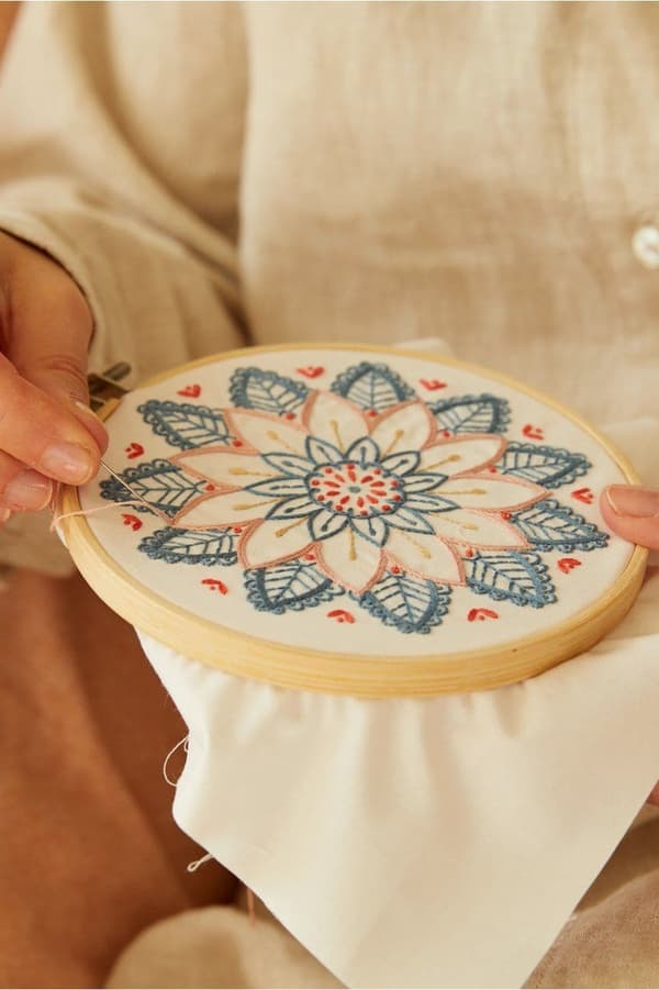 Broderikit med 2 mandalamotiv DMC Mindfulness