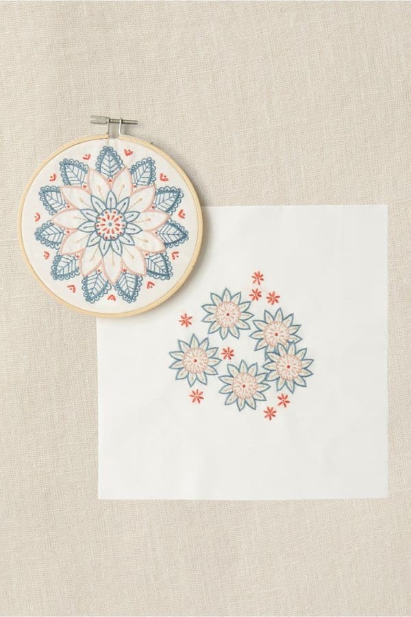 Broderikit med 2 mandalamotiv DMC Mindfulness