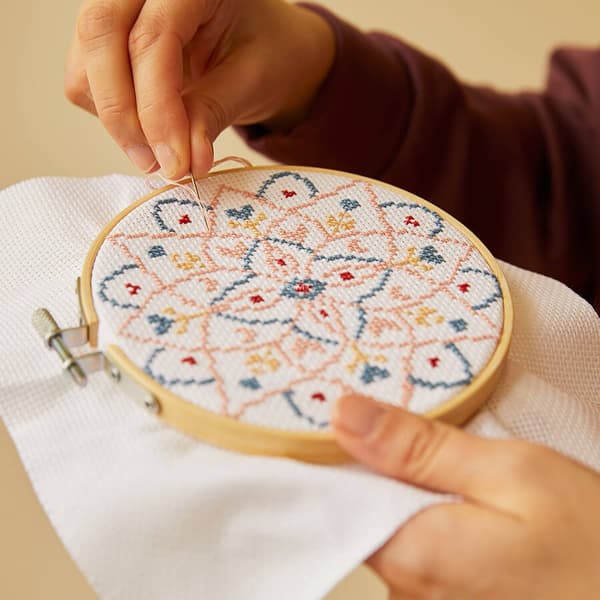 Broderikit med 2 mandalamotiv DMC Mindfulness