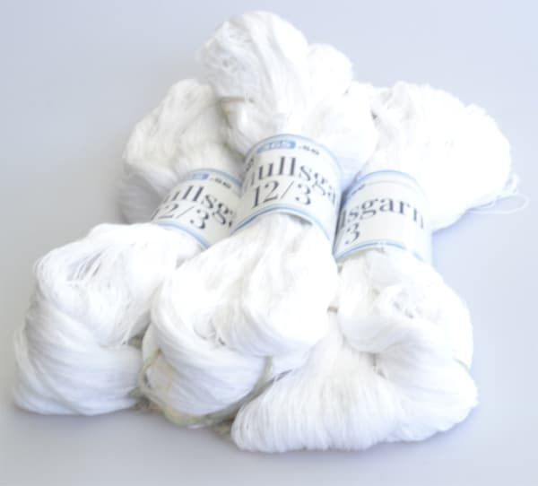200 grams nøste Merc. 8/4 Heklegarn Hvit