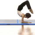 Miniatyrbild 2 av 2: Uppblåsbar gymnastikmatta med pump 500x100x10 cm PVC blå