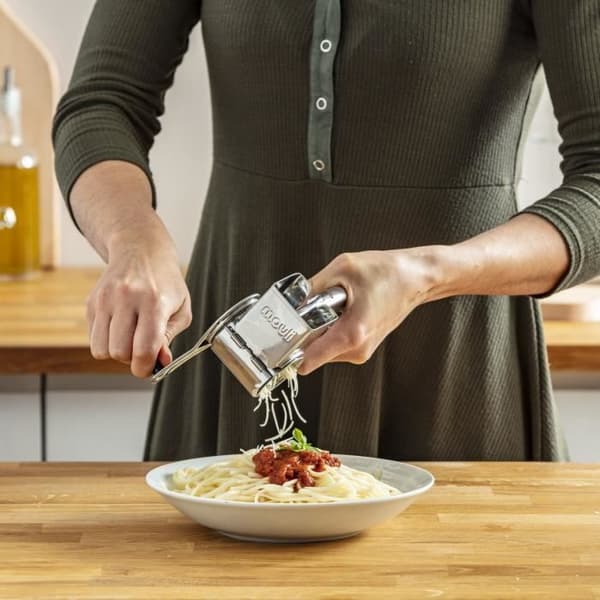 MOULINEX Mouli-rivkvarn Rostfritt stål, Tål diskmaskin, Höger- och vänsterhänt, Tillverkad i Frankrike A