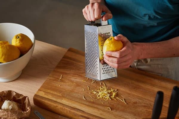 Fiskars rivjärn - 1065589 - rivjärn, 4 sidor, rostfritt stål, Höjd: 23 cm, Essential, Silver,