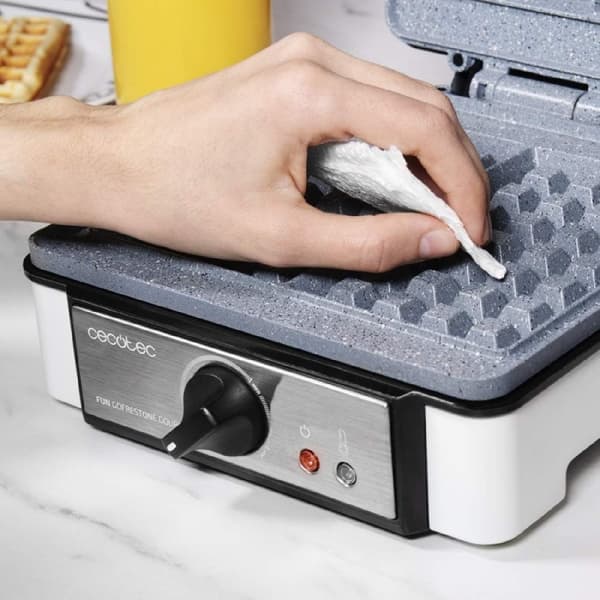Cecotec Electric waffle maker for 2 waffles, 1200 W and RockStone coating.