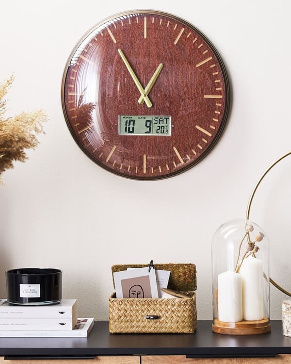 Seinäkello punaruskea MDF-levyä kultainen metallireunus 60 cm pyöreä digitaalisella näytöllä
