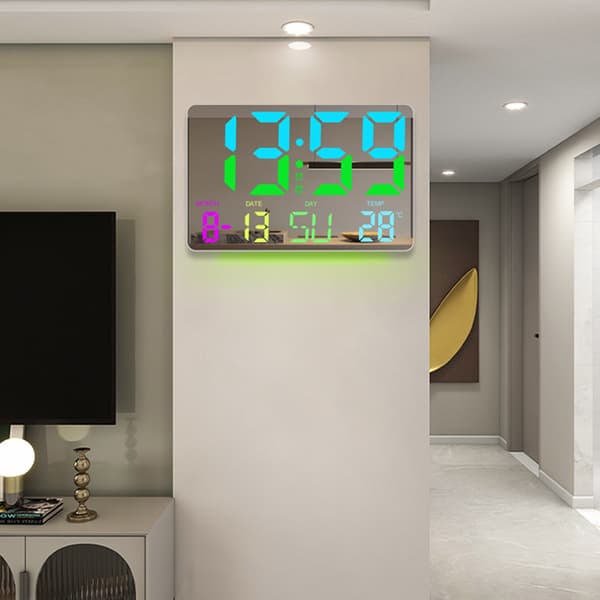 Digitaalinen kello RGB LED-näytöllä, torkkutoiminto, automaattinen valontunnistus