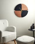 Miniatyrbild 2 av 5: Väggklocka Ljust Trä och Svart MDF-ram 60 cm Målad Finish Rund Form Klassisk Design Heminredning Tillbehör Dekoration Vardagsrum Sovrum