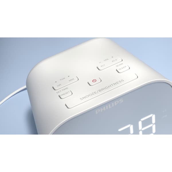 Klokkeradio med speilfinish foran. Digital FM-mottaker. USB-utgang for mobillading