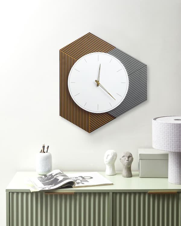 Vægur hvid grå orange MDF metal 52 x 60 cm design uden tal uregelmæssig form tilbehør stue