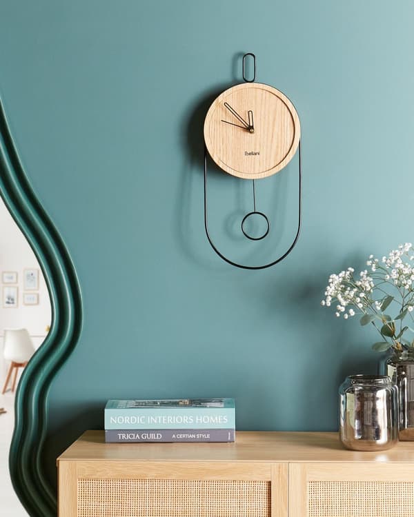Vægur lyst træ MDF metal 20 x 45 cm moderne minimalistisk dekorativt penduldesign uden tal dekoration stue