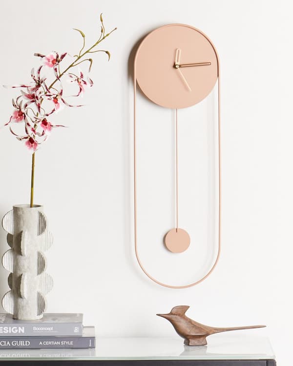 Vægur pink stål metal 20 x 62 cm moderne minimalistisk dekorativt pendul design uden tal dekoration stue