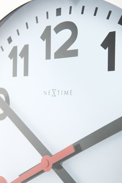 NeXtime NE-3998AR Väggklocka Dia. 19 cm, Borstad aluminium, 'Station'
