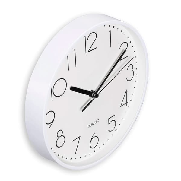 Lydløs veggklokke med 22 cm diameter og sveipende sekundviser - Hvit