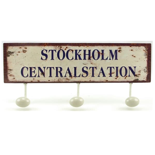 Retro skylt i metall med tre krokar Stockholm Centralstation