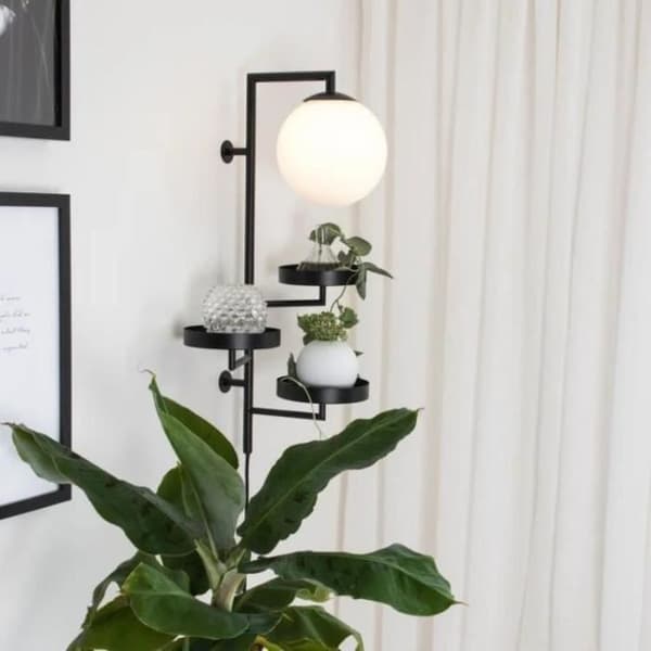 ASTORIA-Vägglampa med hyllplan H62cm Black Globen Lighting - designad av Anna Landerholm