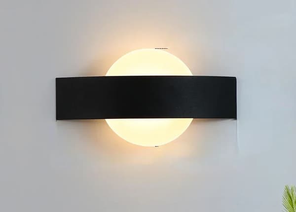 Modern akrylvägglampa, samtida stil, mångsidig användning,vit ljus, svart runt