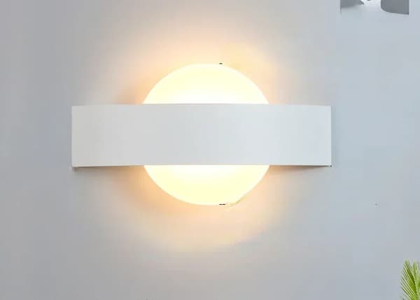 Modern akrylvägglampa, samtida stil, mångsidig användning,vit ljus, vit runt