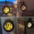 Miniatyrbild 4 av 4: INN Väggapplikation i färgad metall 9 3/4 med fjärrkontroll vägglampa hängande lampa inomhus vintage present till filmälskare