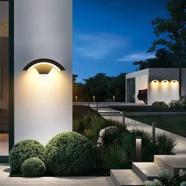 OBOSOE LED-seinävalaisin ulkokäyttöön 24W IP65 liiketunnistimella, lämmin valkoinen valo puutarhaan ja terassille