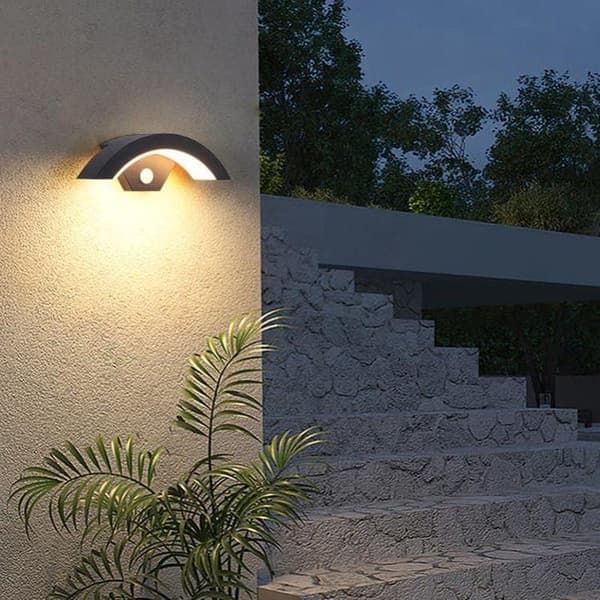 OBOSOE LED-seinävalaisin ulkokäyttöön 24W IP65 liiketunnistimella, lämmin valkoinen valo puutarhaan ja terassille