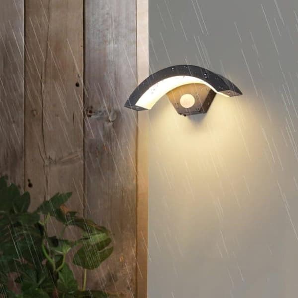 OBOSOE LED-seinävalaisin ulkokäyttöön 24W IP65 liiketunnistimella, lämmin valkoinen valo puutarhaan ja terassille