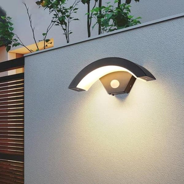 OBOSOE LED-seinävalaisin ulkokäyttöön 24W IP65 liiketunnistimella, lämmin valkoinen valo puutarhaan ja terassille