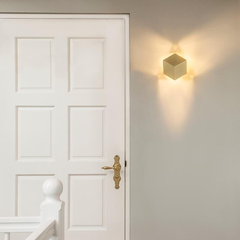 Modern vägglampa guld - kub