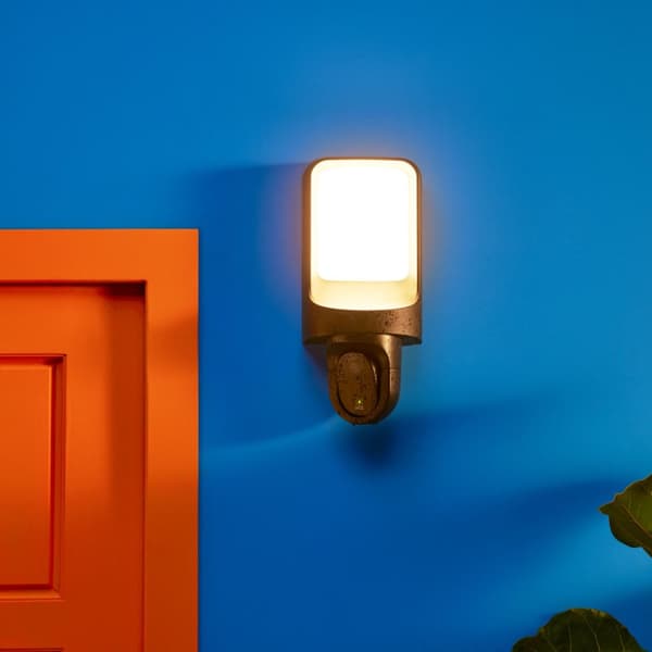 WiZ WiFi Smart vegglampe utendørs med innebygd kamera