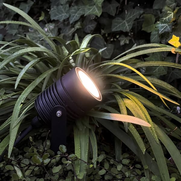 LightsOn Nova hagespotlight Varmt til kjølig lys Sv